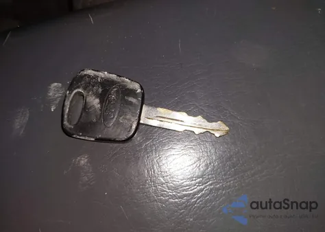 2003 Ford Escape Xls z USA, uszkodzony, nr VIN 1FMYU92173KC97127